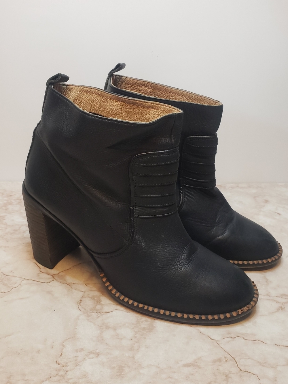 Free People Women’s Black Leather Ankle Booties with Block Heel Size 40 - Picture 3 of 8